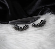 Load image into Gallery viewer, Strip Lashes
