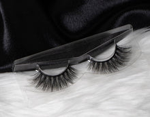 Load image into Gallery viewer, Strip Lashes
